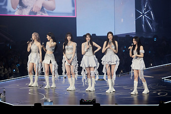 여자친구, 4년 만에 완전체로 뭉쳤다…눈물바다 된 10주년 콘서트