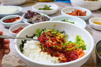 '2TV 생생정보' 오늘방송맛집- 공주 여행 떠나볼까? 군밤축제→현지인 맛집 총정리
