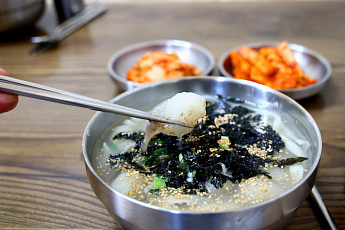 '2TV 생생정보' 오늘방송맛집- 밥 됩니까? 순자 할머니의 감자옹심이 맛집 '강○'