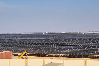 중동 모래사막의 친환경 '검은 파도'…오만의 뙤약볕, 에너지가 되다 [르포]