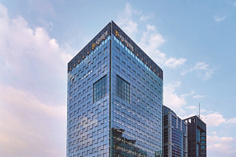 KB금융, 금융지주 최초 시총 60조 돌파…“이익·자본·환원 삼박자 통했다”