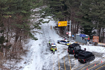 대설특보에 제주 1100도로ㆍ비자림로 등 통제…눈꽃버스 운행 중단
