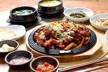 '2TV 생생정보' 오늘방송맛집- 가격파괴, 백반 한 상이 단돈 8000원대? '전○○○'