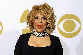 ‘킬링 미 소프틀리…’ R&B 가수 로버타 플랙 별세…향년 88세