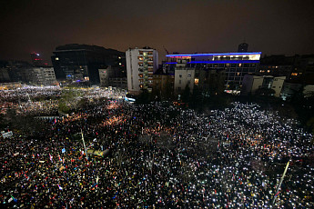 세르비아, 시위에 최대 32.5만 명 운집…“역대 최다”