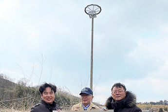 보령, 천연기념물 황새 보호 위해 새만금에 ‘황새 둥지탑’ 건립
