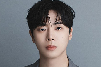 '스타마케팅'에 열 올리는 은행권…국민은행 새 모델에 추영우