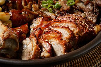 '2TV 생생정보' 오늘방송맛집- 가격파괴, 족발·보쌈·감자탕 무한리필이 만 원대? '우○○○'