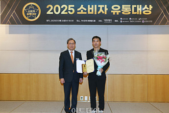 '2025 소비자 유통대상' 쿠팡 국회 산자중기위원장상 수상 [포토]