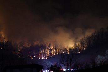 산청군, 신촌마을에 대피령…지리산권역 주불 진화 주력