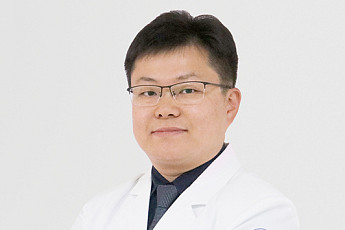 [기고] 틈만 나면 스마트폰 보는 현대인…일자 목, 거북목