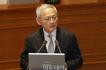 산불 피해 현장 방문…유인촌 