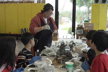 아빠는 족욕, 엄마는 테라리움 클래스...황금 연휴, 지친 마음 치유해볼까 [르포]