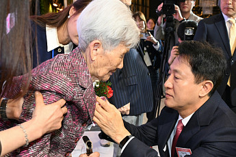‘어버이날’ 서울시, ‘효행유공’ 표창...오세훈 “따뜻한 노후 만들겠다”