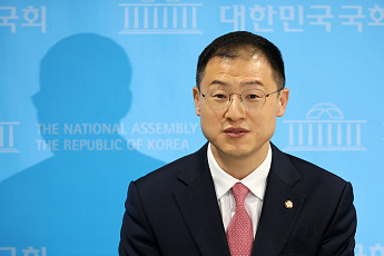 '국힘 탈당’ 김상욱, 이재명 지지…보수 외연 넓히는 민주당