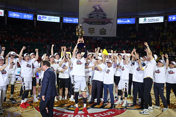 프로농구 LG, 창단 28년 만에 첫 우승…39세 베테랑 허일영 MVP