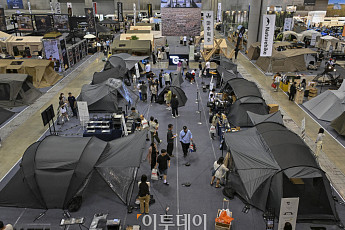 '캠핑·레포츠 용품이 한자리에' 2025 국제아웃도어캠핑&레포츠페스티벌 개막 [포토]