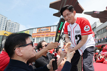 국힘, 대선 8일 남기고 공약집 발간...'정치·경제 판갈이' 초점