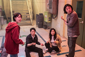 5명이 뭉쳐 악당을 상대한다…유쾌한 히어로 무비 '하이파이브' [시네마천국]