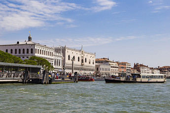 [휴가철 오버투어리즘 비상] ‘지속 가능한 관광’ 찾아라…각국, 해법 마련 분주
