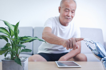 중국, 노인 돌봄에 ‘로봇’ 활용 속도