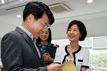 “경단녀에서 신진작가로!”…송파구, 주민 작가 전시회 개최