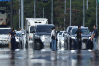 [날씨] 전국 맑고 햇볕 '쨍쨍'…'낮 최고 33도' 여름 날씨 진입