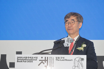 책을 통해 '믿을 구석' 찾는 독자들⋯