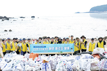 동서식품, 인천 무의도서 임직원과 해변 플로깅 봉사활동