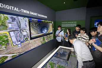 현대건설, '스마트건설기술 시연회'…디지털 트윈·로봇 등 미래 기술 선보여