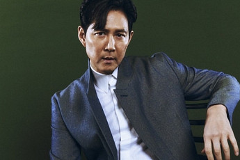 이정재, '찰리 채플린 어워드' 수상…한국인 최초