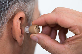 난청, 단순 노화로 치부해선 안돼…삶의 질 전반에 영향 [e건강~쏙]