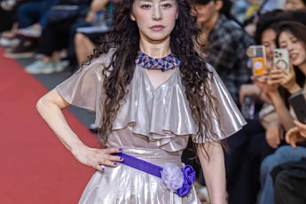 '62세' 서정희, 이혼ㆍ암투병 극복 끝에 행복⋯패션쇼 오르며 