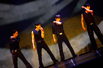 180분 '차력 보컬쇼'…하이라이트, 16년 열정 빛난 亞투어 서막 [종합]