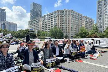 ‘교육자료’ 격하된 AI 디지털교과서…업계, 긴급 대책 마련 나서
