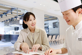 “단체급식 메뉴 노하우 담았다” 삼성웰스토리, 스페셜 메뉴 솔루션 북 선봬