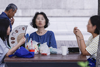 대부분 지역 폭염경보 발효, 체감온도 최고 36도…고령층 온열질환 ‘주의’
