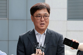 최휘영 문체부장관 후보 “네이버 주식 전량 매도⋯자녀 증여세, 적법 납부”