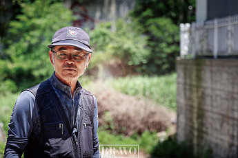 오늘도, 독수리를 위해 삽니다
