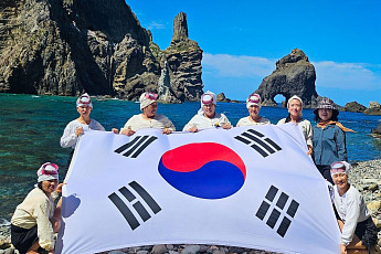 제주도 해녀들 발자취...'광복 80주년' 독도 일대서 해양문화교류