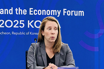 “돌봄 인프라 확대ㆍ기술 활용이 여성 경제 활동 확대 해법”