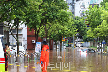 화요일 최대 250㎜ 폭우, 돌풍·천둥 예보 [날씨]