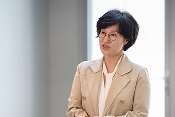 첫 출근 원민경 후보자 