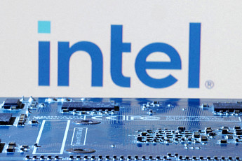 [오늘의 뉴욕증시 무버] 인텔, 트럼프 정부 이어 소뱅 투자 소식에 7%↑