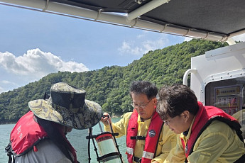 용담호·옥정호 녹조 발생...전북 식수원 '비상'