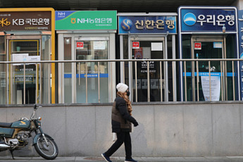 막혔던 가계대출 풀린다…은행권 연초부터 비대면·갈아타기 재개