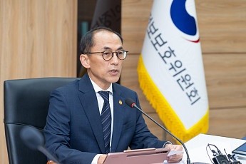 SKT, '유심교체·위약금 면제'에도⋯구글 뛰어넘은 '역대급 과징금' 논란