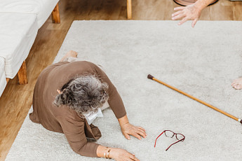 골절때문에 사망까지?…노인 위협하는 ‘낙상’ [e건강~쏙]