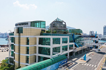 부산항만공사, '오륙도 5600원 희망나눔' 10주년 감사패