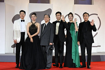 ‘어쩔수가없다’, 베니스 황금사자상 불발…박찬욱 